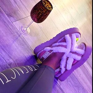 UGG Cream Slippers Cozy Comfort